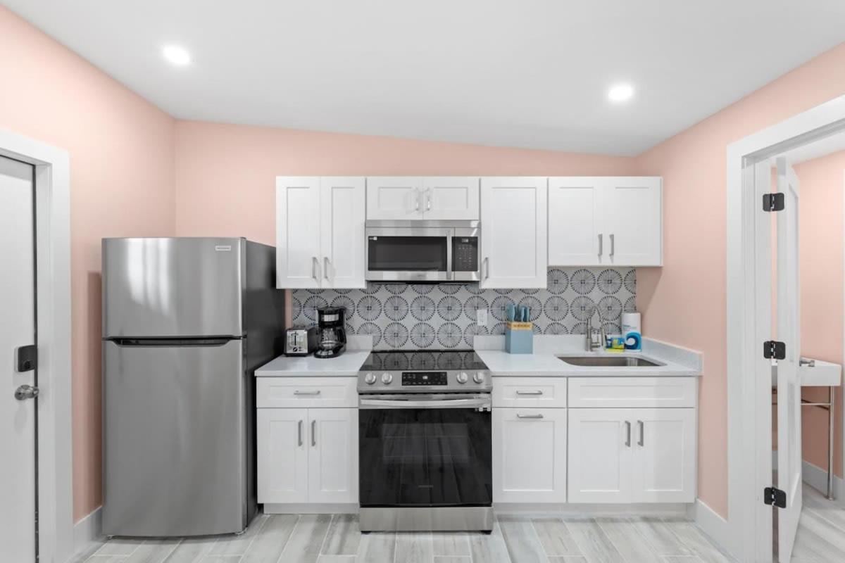 Charming Suite With Balcony And Bikes At Historic Sandpiper Inn Sanibel Zewnętrze zdjęcie