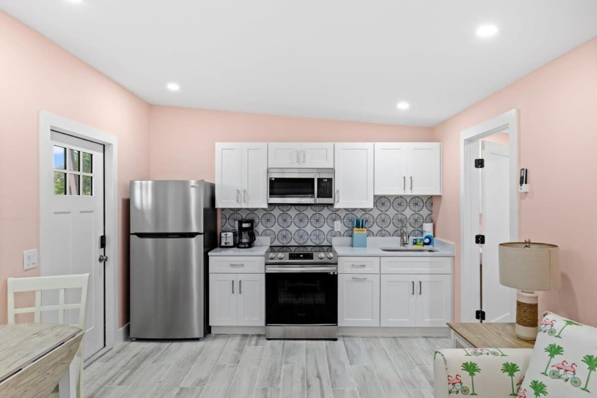 Charming Suite With Balcony And Bikes At Historic Sandpiper Inn Sanibel Zewnętrze zdjęcie