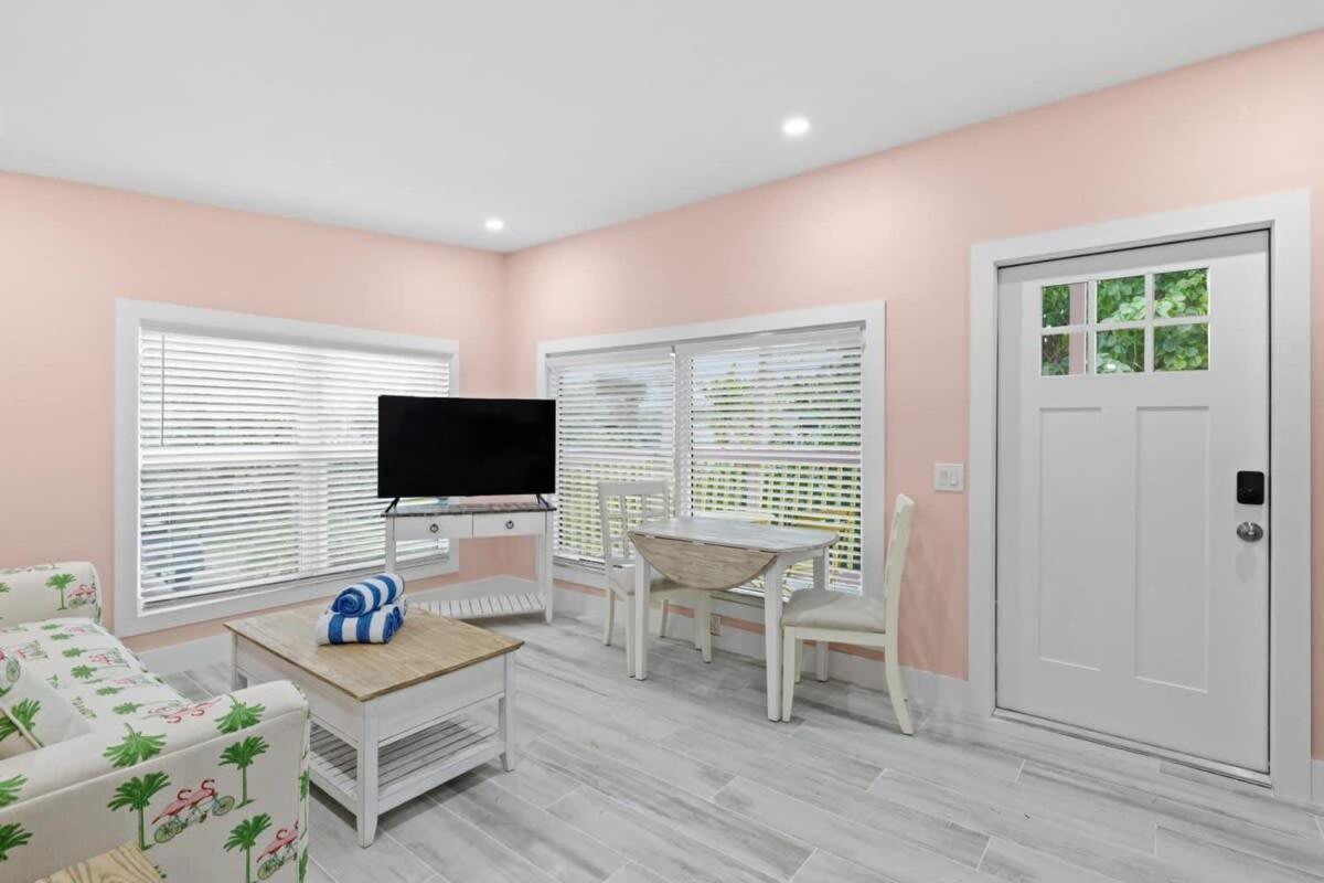 Charming Suite With Balcony And Bikes At Historic Sandpiper Inn Sanibel Zewnętrze zdjęcie