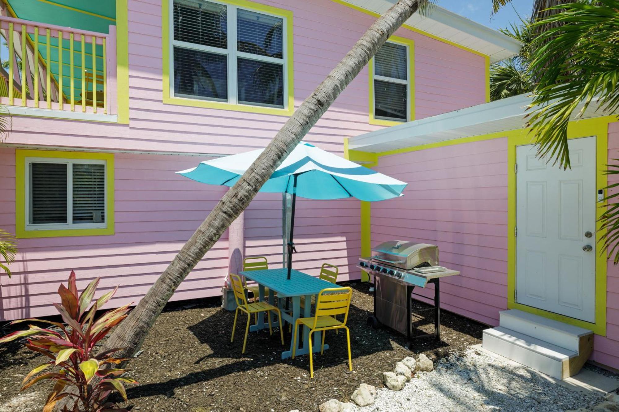 Charming Suite With Balcony And Bikes At Historic Sandpiper Inn Sanibel Zewnętrze zdjęcie